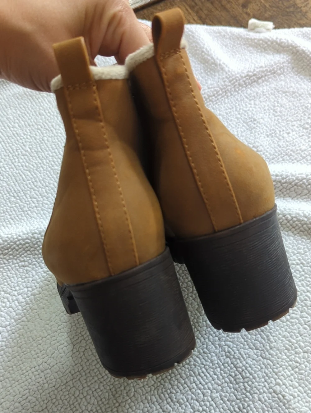 Baretraps Size 9.5 Tan Faux Fur Trim Block Heel Lug Sole Chelsea Booties